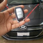 Cách khởi động xe khi chìa khóa thông minh hết pin